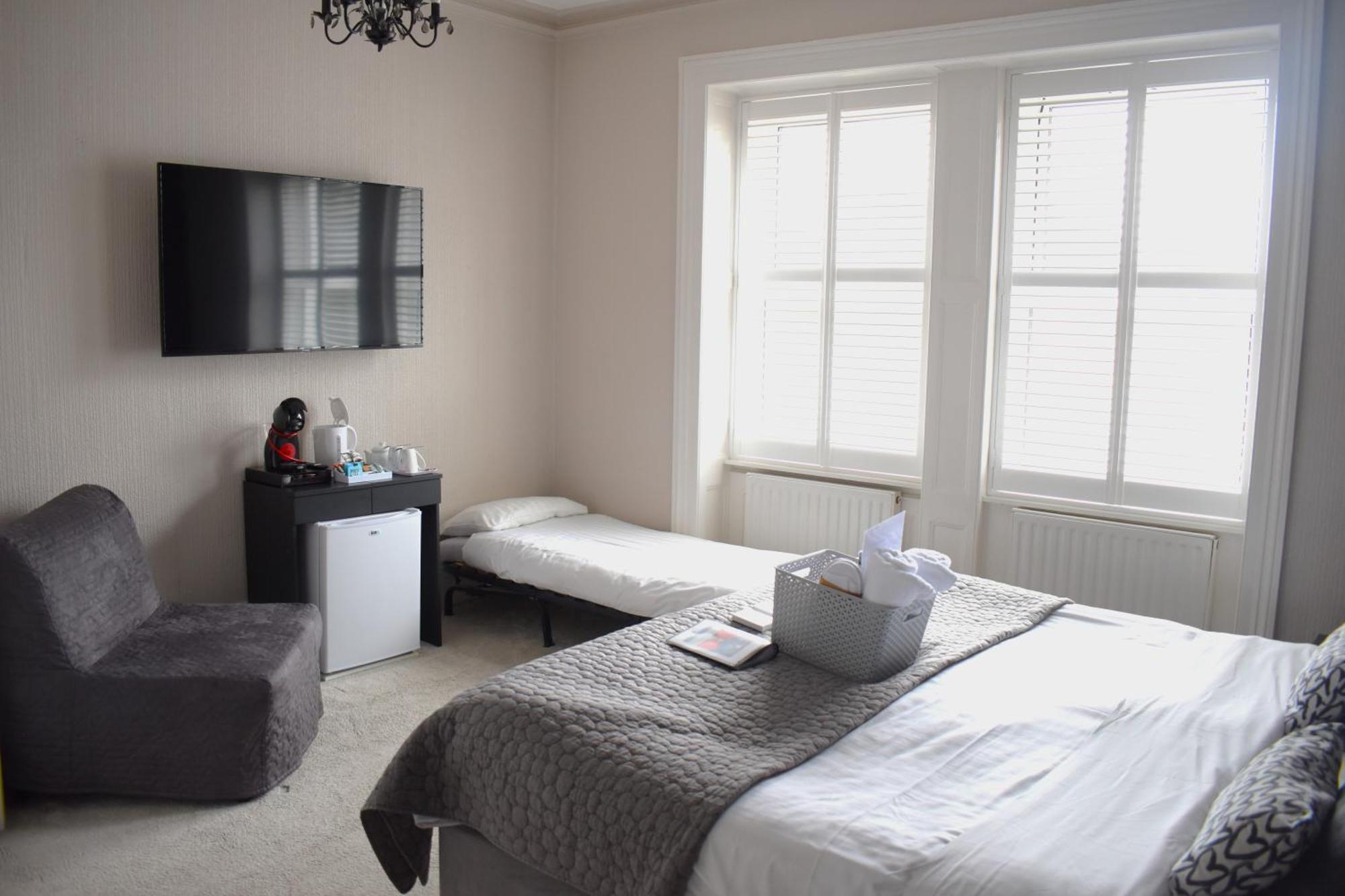 The Ashleigh - Dog Friendly Bed & Breakfast Bournemouth Exterior photo